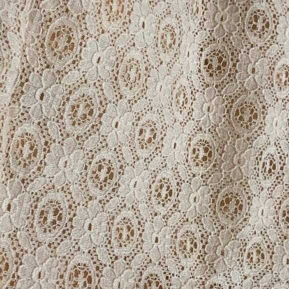 LC Lauren Conrad Women's Lace Floral Flat Front Chino Shorts Nude Tan Size 6 - Picture 3 of 5